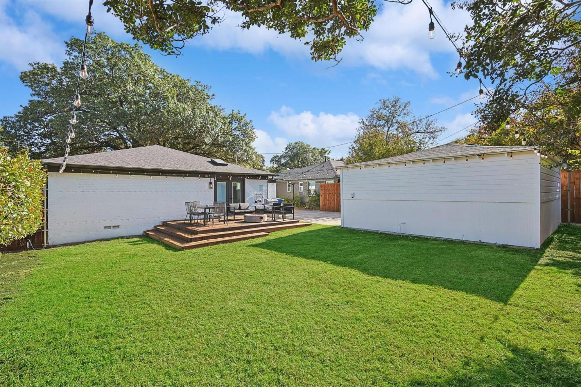 3-Bd 3-Ba Bungalow Ft Backyard W Deck & Firepit Villa Dallas Exterior photo