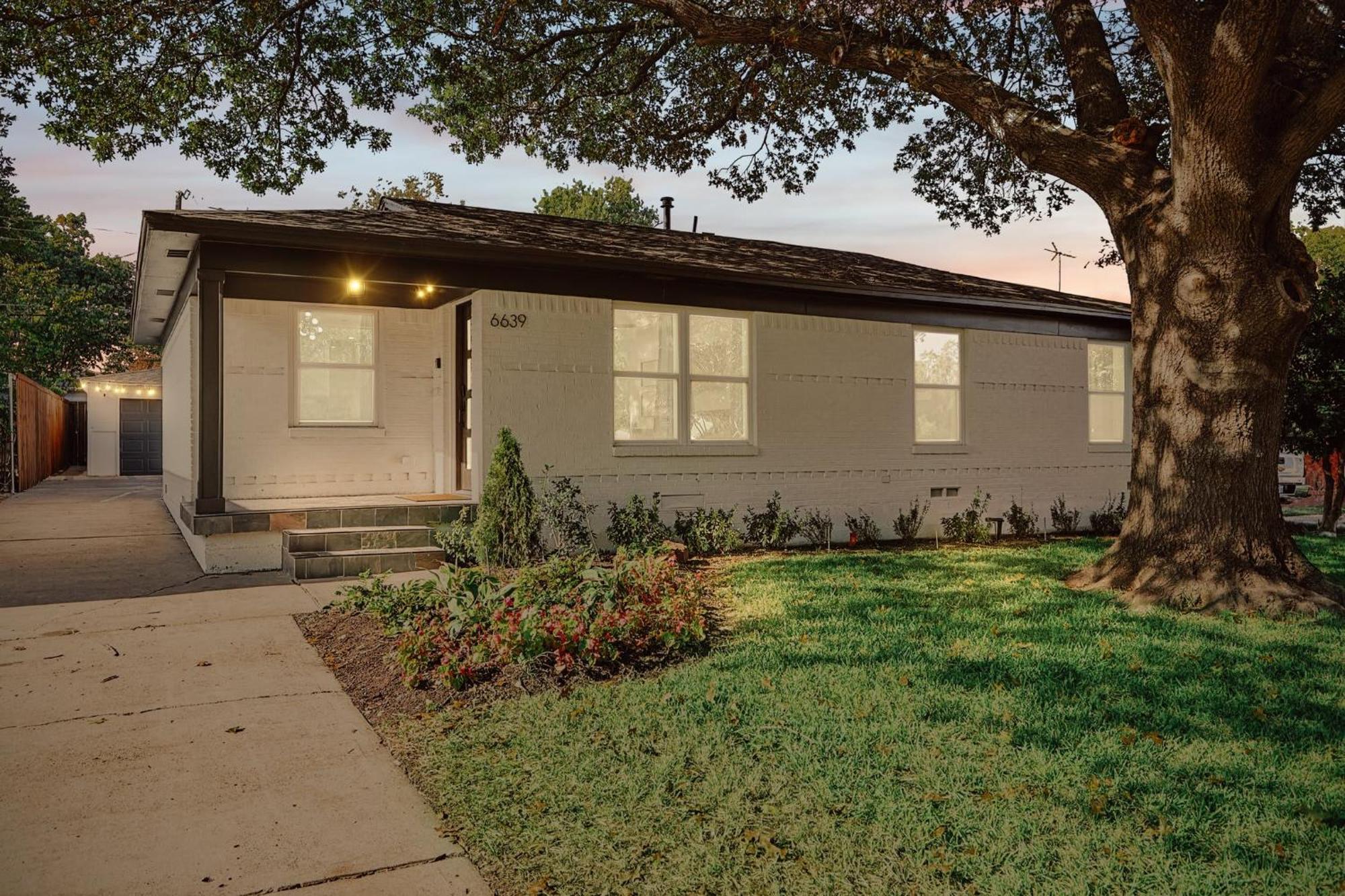 3-Bd 3-Ba Bungalow Ft Backyard W Deck & Firepit Villa Dallas Exterior photo